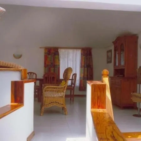Sleeps 8 Pool Wifi * Uga